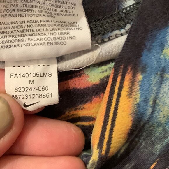 Nike GUC black multicolored cropped leggings Size medium - Picture 4 of 6
